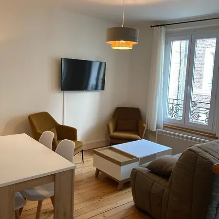 Les D'albatre, Le 44 Apartment