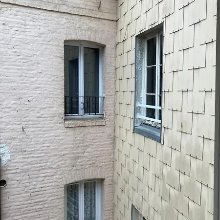 Les D'albatre, Le 44 *