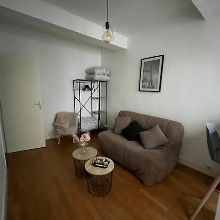 Les D'albatre, Le 44 Apartment