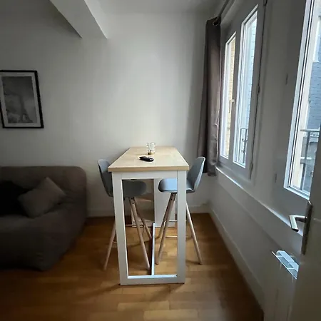 Les D'albatre, Le 44 Apartment *