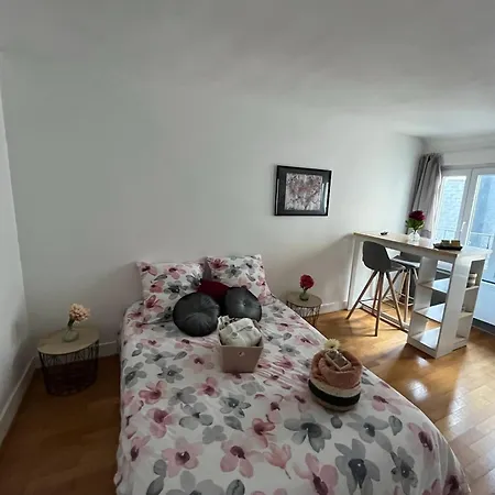 Les D'albatre, Le 44 Apartment