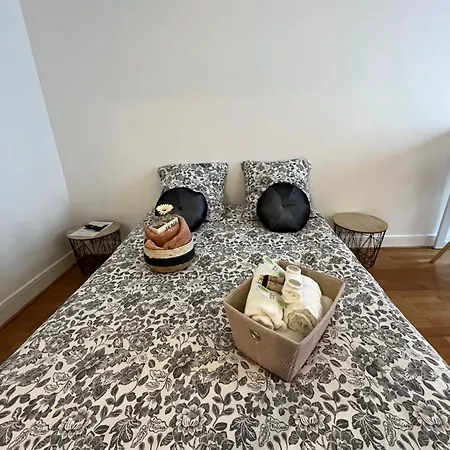 Les D'albatre, Le 44 Apartment *