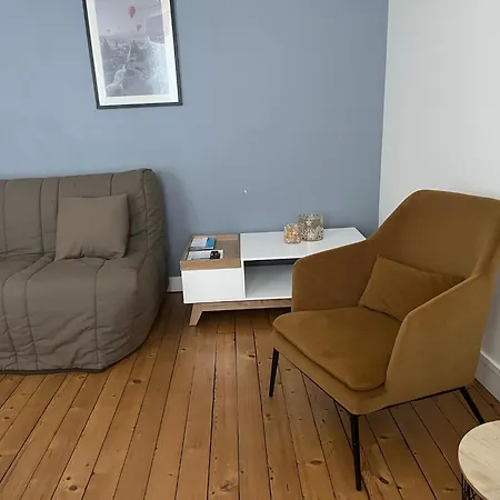 Les D'albatre, Le 44 Apartment