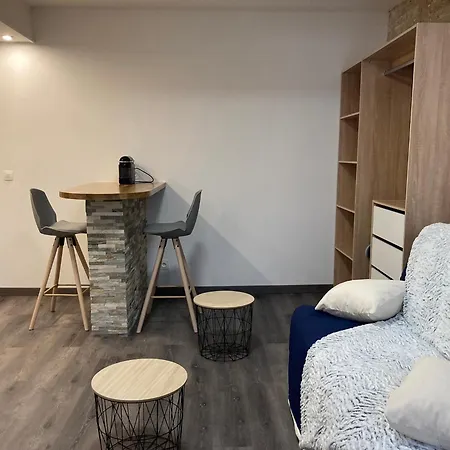 Les D'albatre, Le 44 Apartment