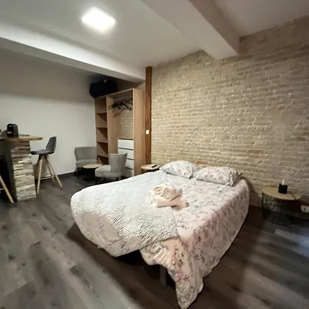 Les D'albatre, Le 44 Apartment