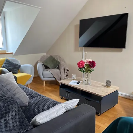 Les D'albatre, Le 44 Apartment