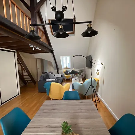 Les D'albatre, Le 44 Apartment