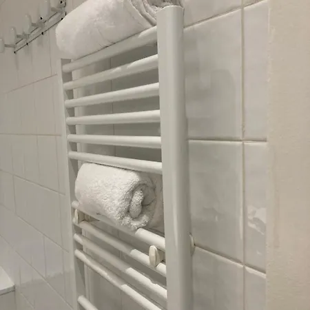 Les D'albatre, Le 44