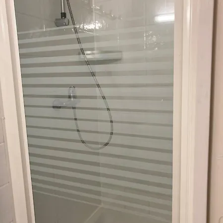 Les D'albatre, Le 44 *