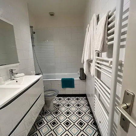 Les D'albatre, Le 44