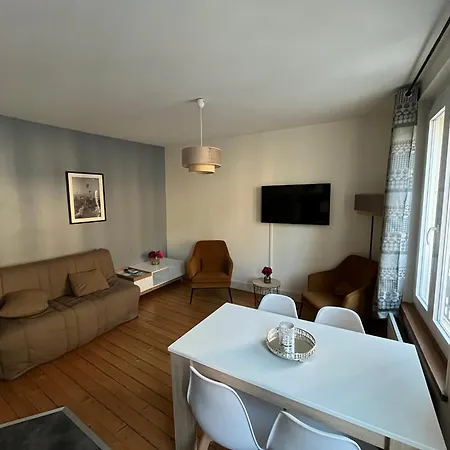 Les D'albatre, Le 44 Apartament
