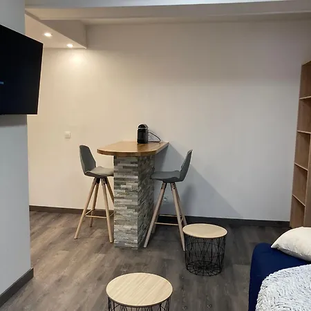 Les D'albatre, Le 44 *