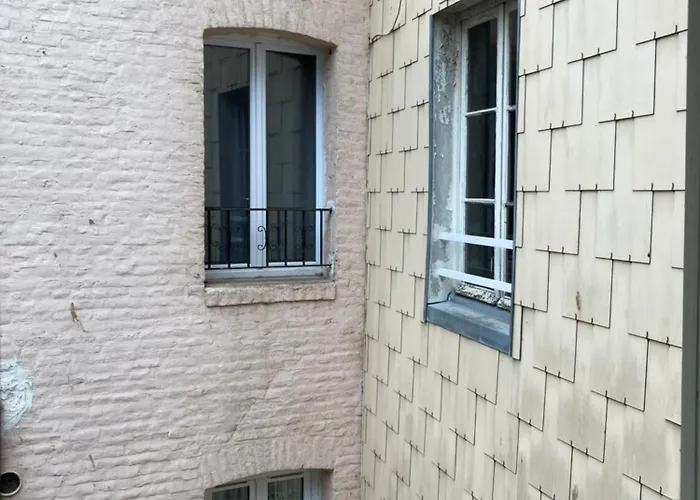 Les D'albatre, Le 44 *