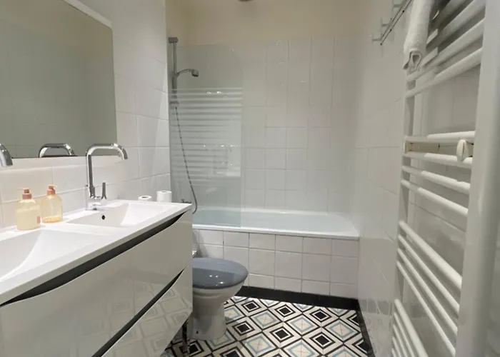 Les D'albatre, Le 44